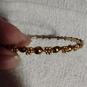 Goldtone floral flower 💐🌹 bangle bracelet